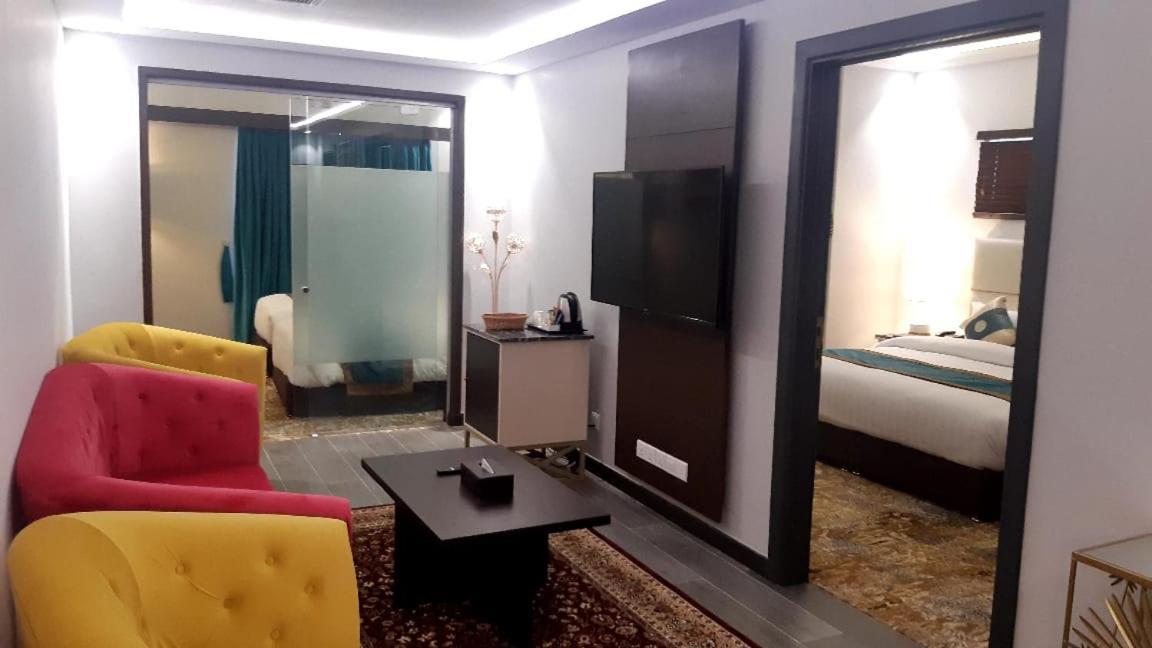 Faletti'S Grand Hotel Multan Exteriör bild