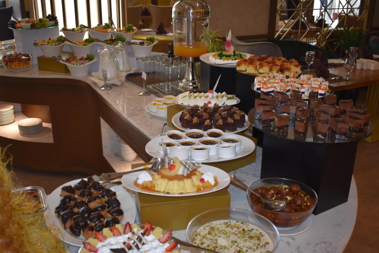 Faletti'S Grand Hotel Multan Exteriör bild